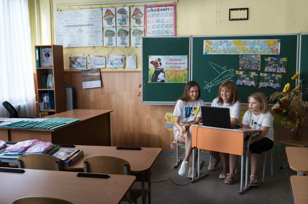 Коли день учителя в Україні: дата і школа